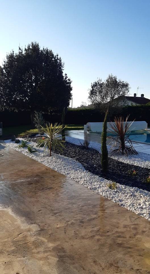 Création d'un massif de jardin à Villenave de Rions proche de Langoiran