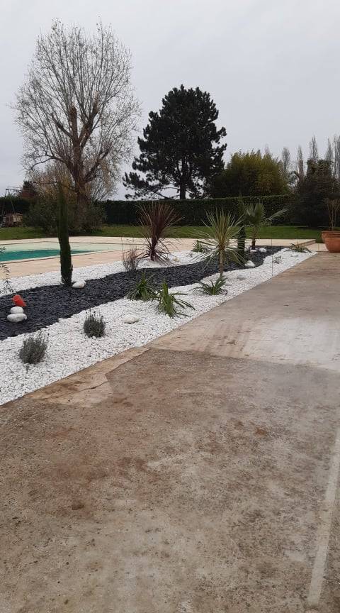 Création d'un massif de jardin à Villenave de Rions proche de Langoiran