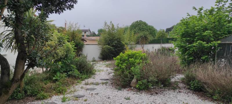 Réhabilitation d'un jardin avec création d'un parking et d'un pas japonais