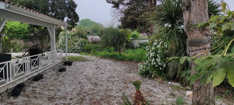 Réhabilitation d'un jardin avec création d'un parking et d'un pas japonais
