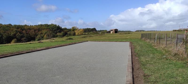 Aménagement des abords d'une église et d'un séchoir près de Langon