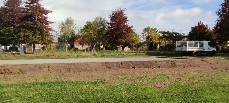 Aménagement des abords d'une église et d'un séchoir près de Langon