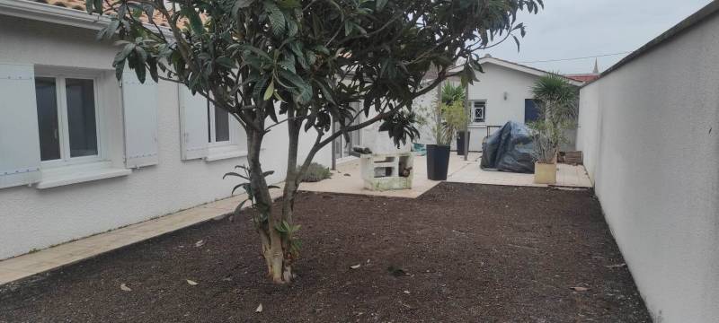 Réhabilitation d'un jardin avec création d'un parking et d'un pas japonais