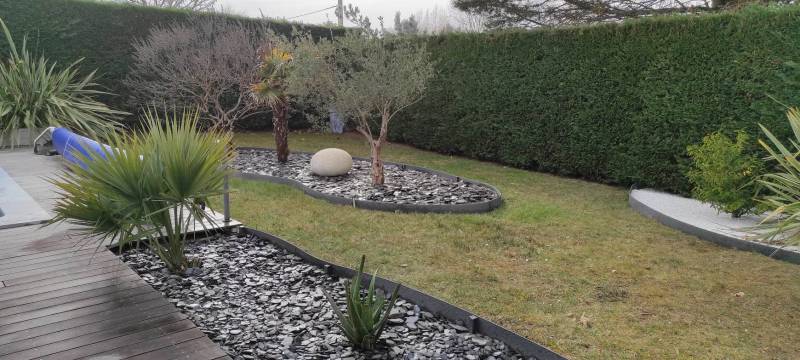 Travaux de plantation et création de massif pour les abords d'une maison à Fargues Saint Hilaire