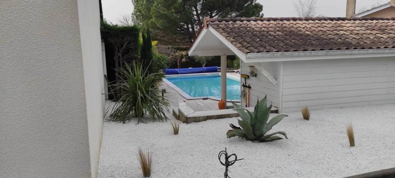 Travaux de plantation et création de massif pour les abords d'une maison à Fargues Saint Hilaire